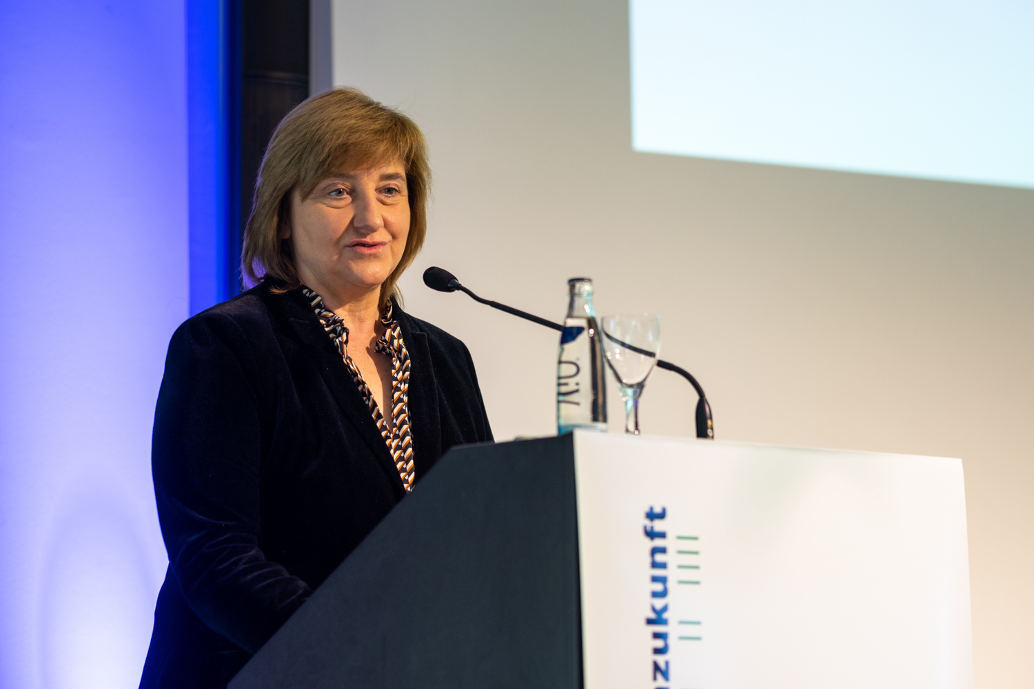 12_220426_141958_fxt22039