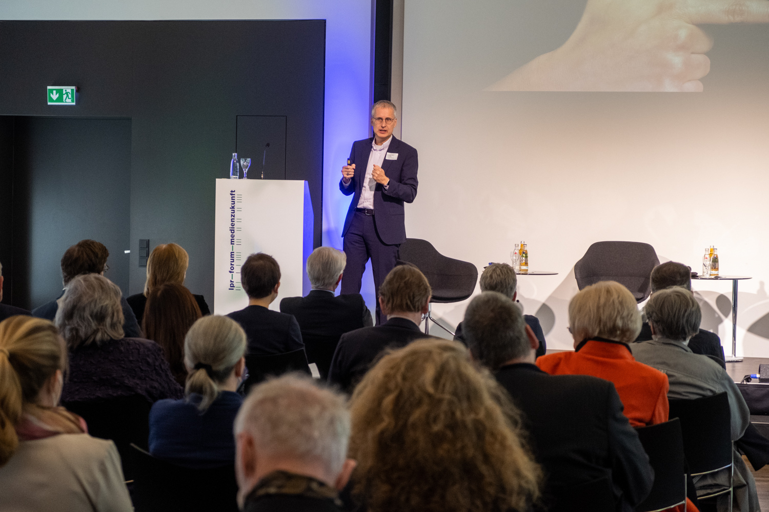 14_220426_144747_f2av7600