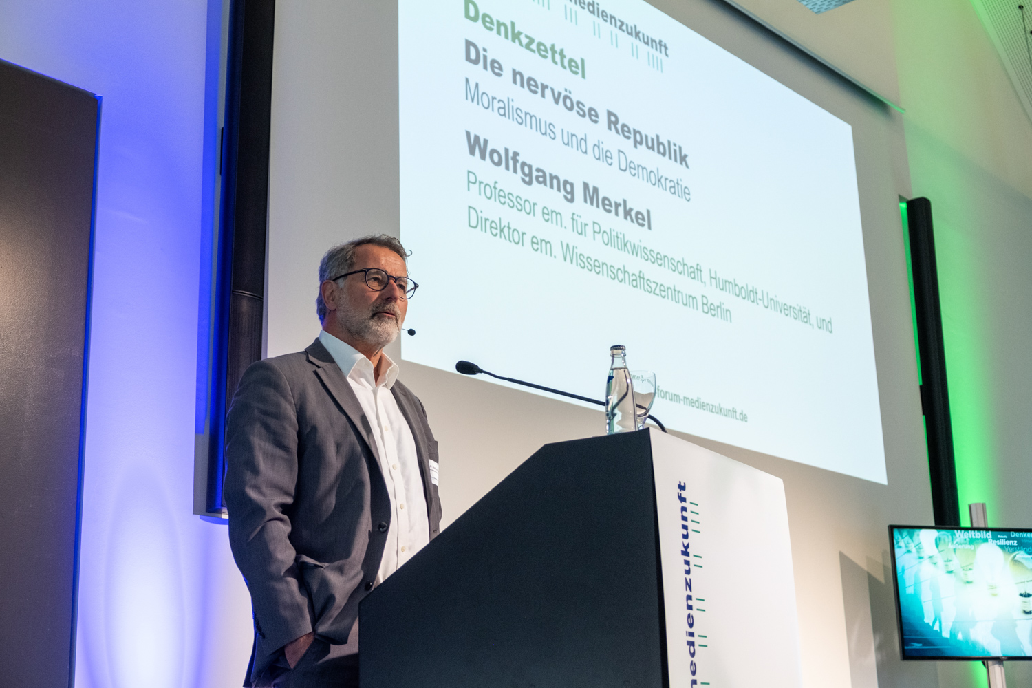 33_220426_180034_f2av7805