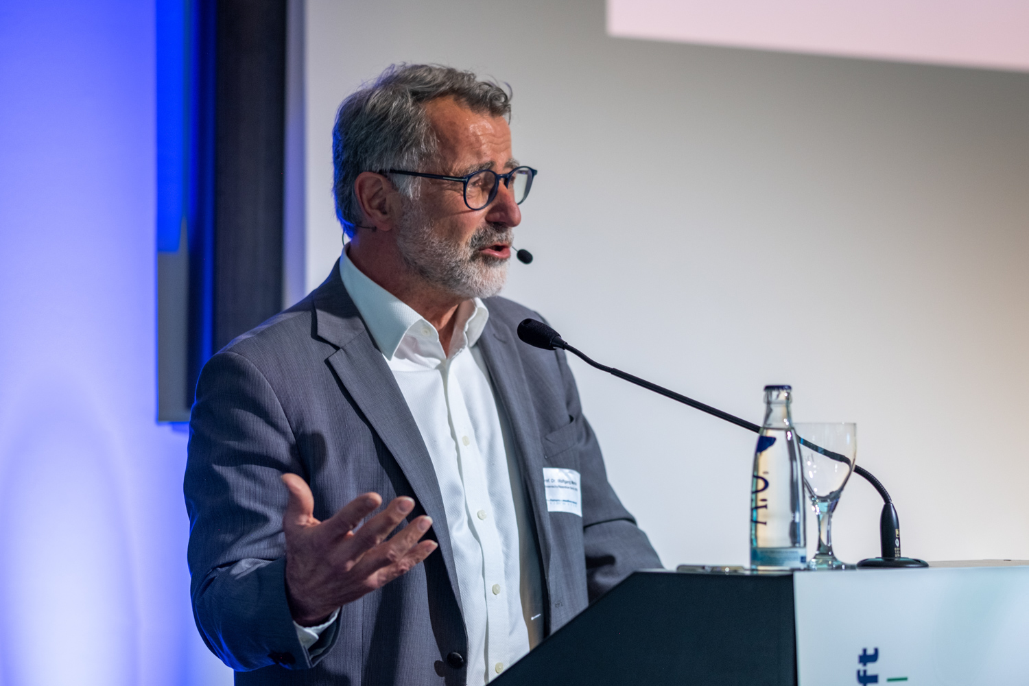 34_220426_181043_fxt22199