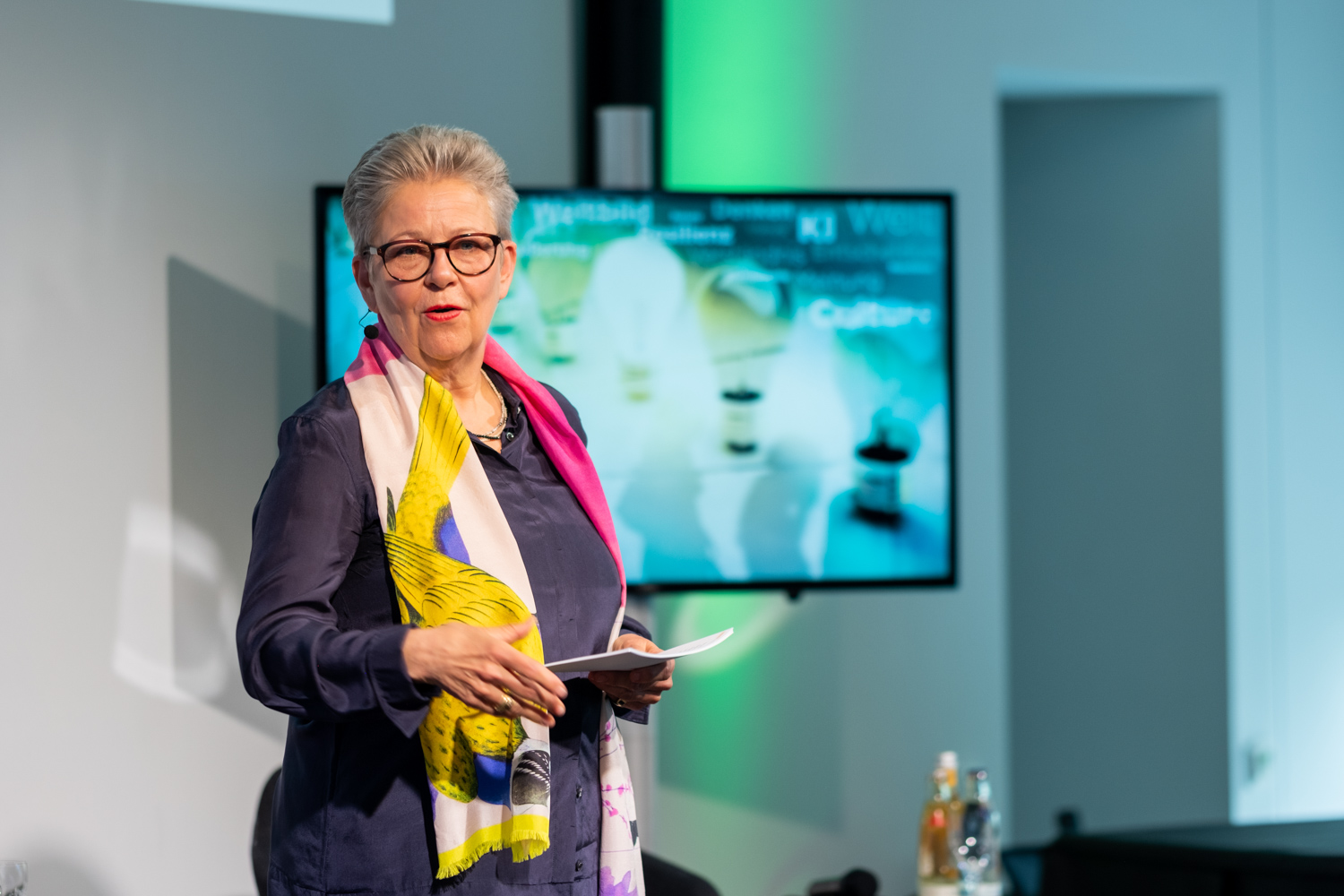 9_220426_143638_fxt22084